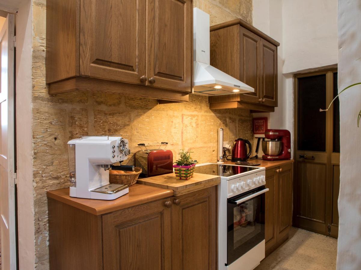 Вілла Tal-Karmnu Entire House With Private Heated Pool And Jacuzzi Kirkop Екстер'єр фото