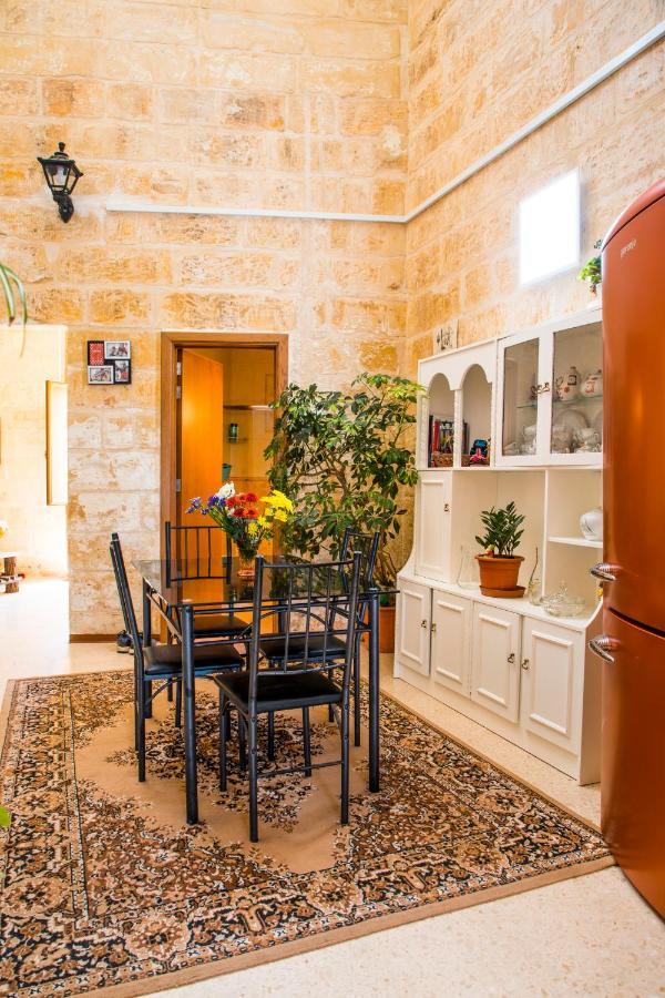 Вілла Tal-Karmnu Entire House With Private Heated Pool And Jacuzzi Kirkop Екстер'єр фото